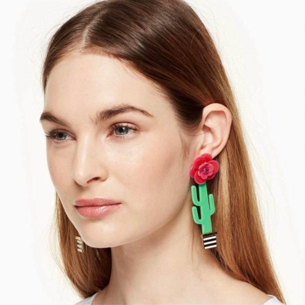 Kate Spade ♠️ scenic route cactus 🌵 🌺& statement earrings.